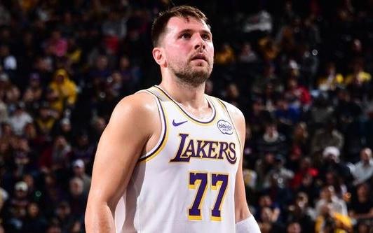 湖人：东契奇遭遇左腿挫伤对阵快船下半场不会回归