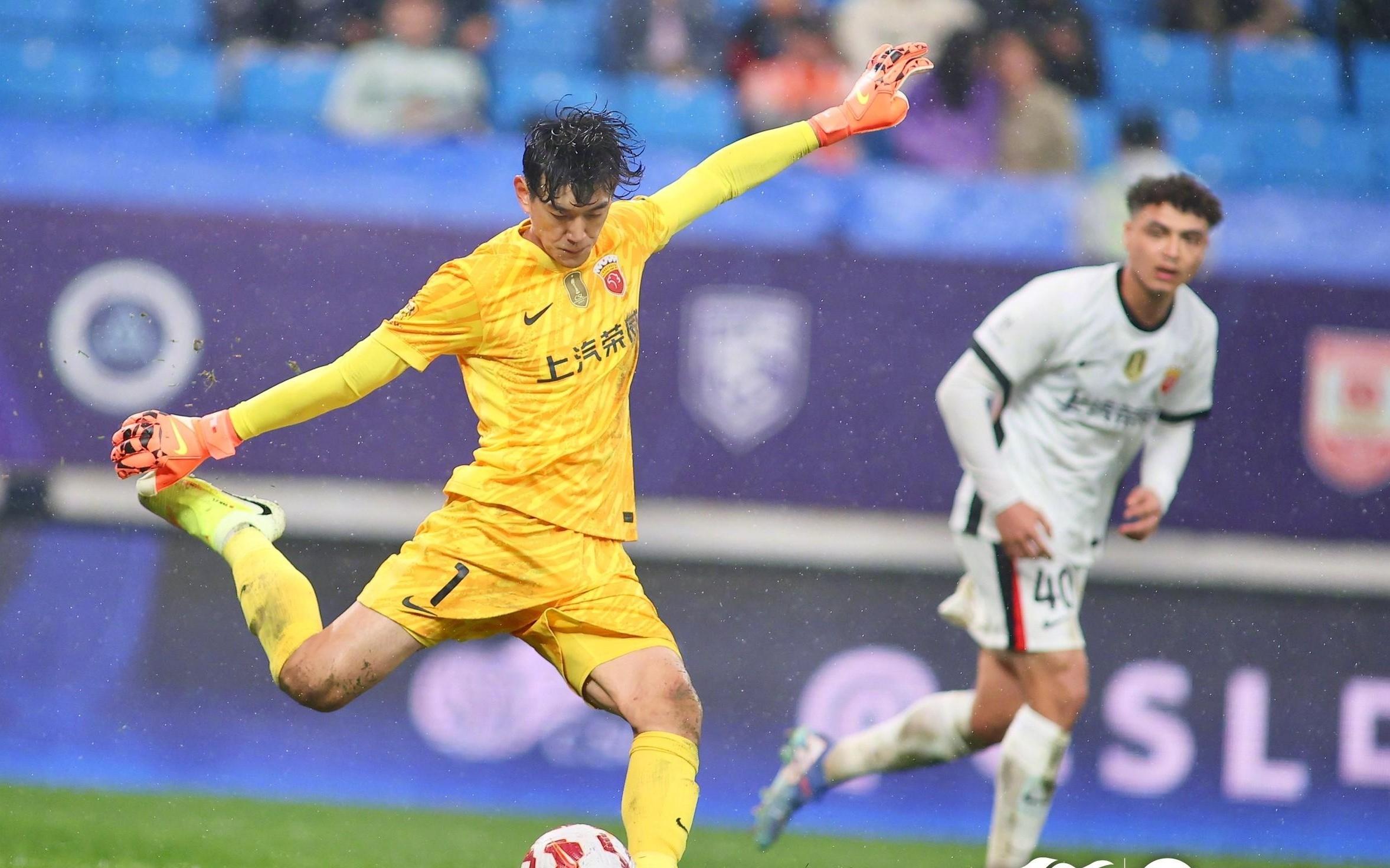 颜骏凌代表海港第350次出场,总扑救和零封场次同期中超第一