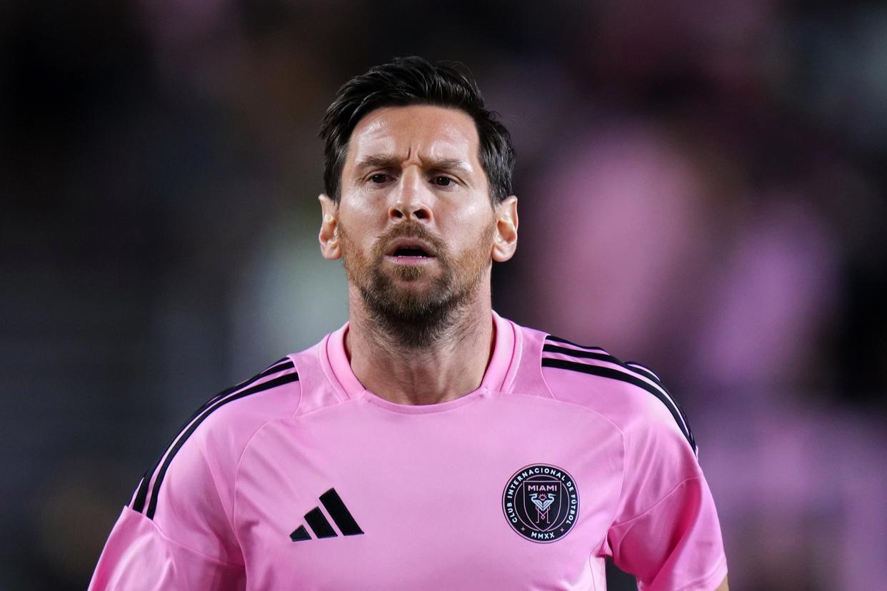 梅西回应回归传闻！秘密回访诺坎普后坦言：我和家人超想念巴萨