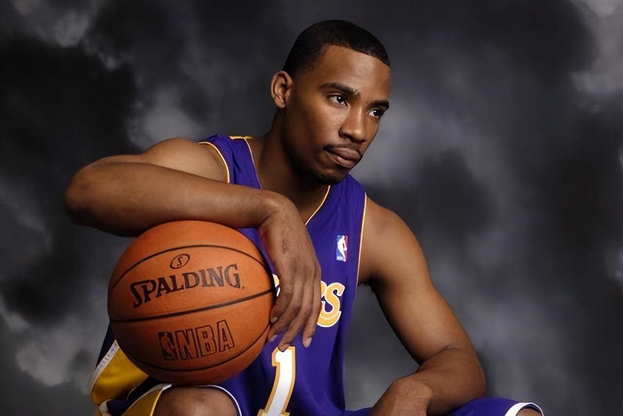 湖人08年“抢劫”加索尔，付出了哪些筹码四换一，灰熊没吃亏！