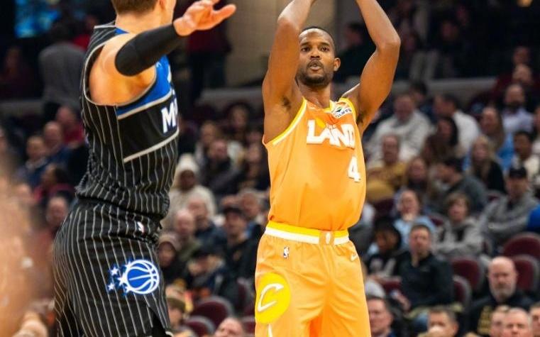 班凯罗37分完胜探花郎，米切尔45+4+4，骑士双杀魔术豪取四连胜