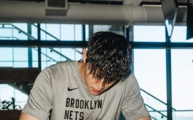 男篮小将新赛季能有望留队曾凡博：必须努力为所有亚裔打破偏见