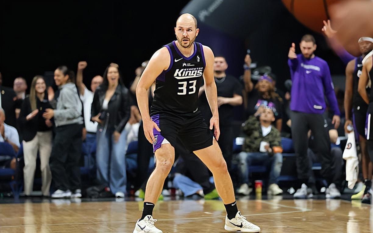 国王签下一名后场球员，上赛季他帮助二队拿到了发展联盟冠军