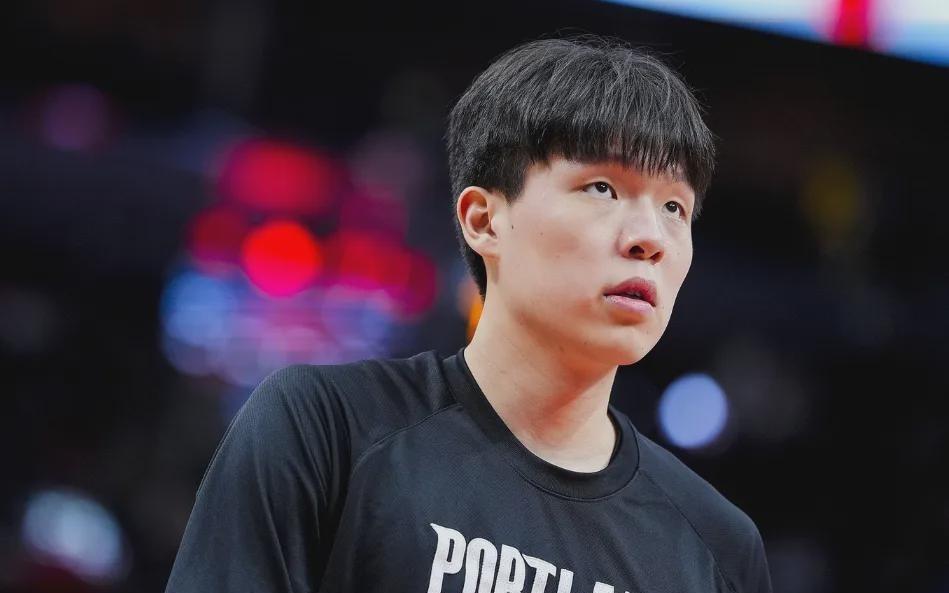 背靠背首秀20+7+7+2+2！杨瀚森笑了！