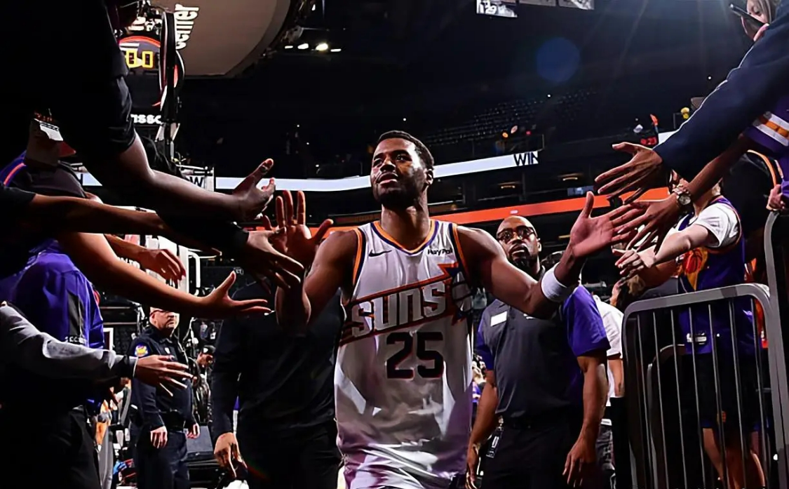 无奈！35+7+9照样失业，NBA最残酷裁员诞生，他才25岁啊