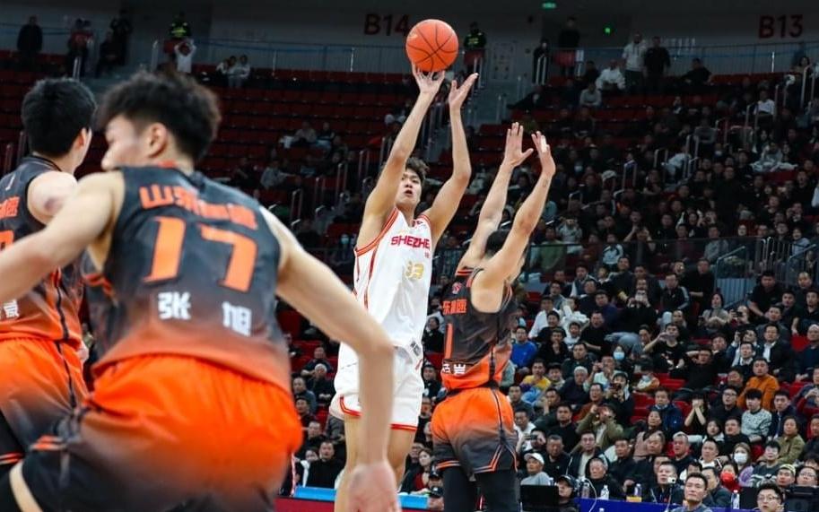 CBA新赛季最奇葩一幕！男篮国手“绝杀”自己：对手直接看懵了