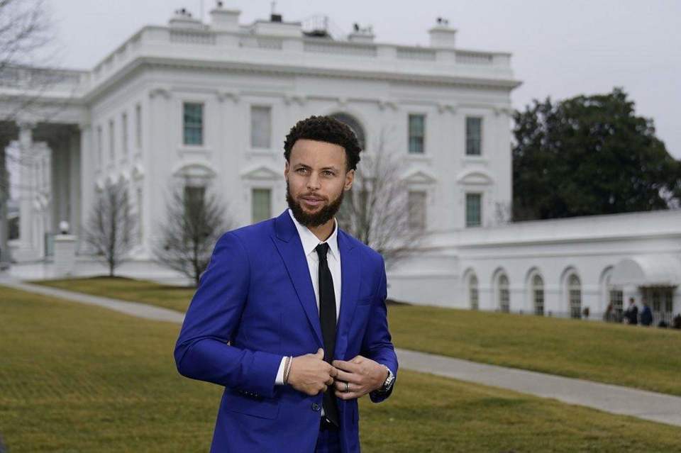 勇士高居NBA榜首！库里功不可没