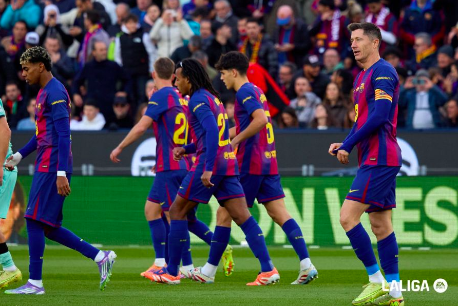 40！909天重返主场11.1亿豪门3连胜登顶37岁神锋破门延续纪录