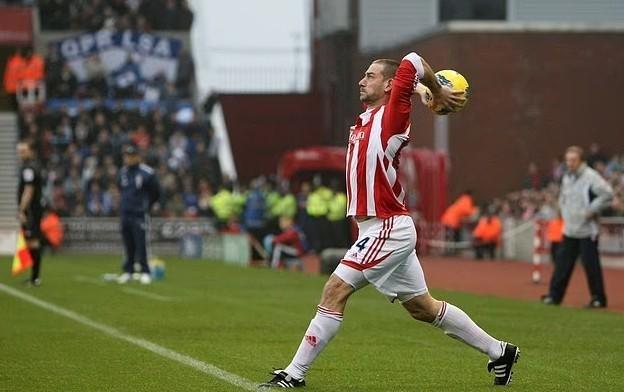 卡拉格:本赛季英超大力手抛界外球屡见不鲜,这让我很沮丧