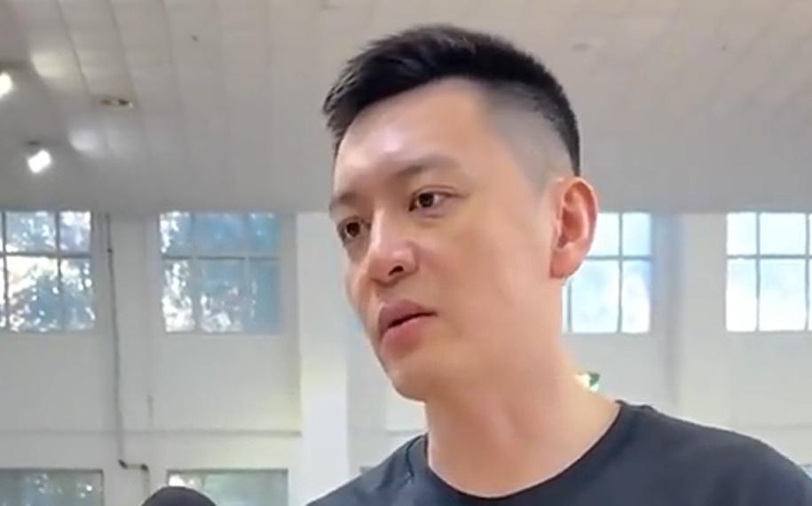 杨鸣宣布周俊成退役！生涯投篮效率拉胯，现活跃野球场场次极多！