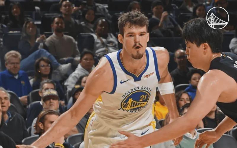 全场砍下20分！勇士官媒分享波斯特单打杨瀚森海报