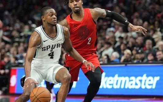 福克斯37+6+8阿夫迪亚37+6+8马刺力克开拓者