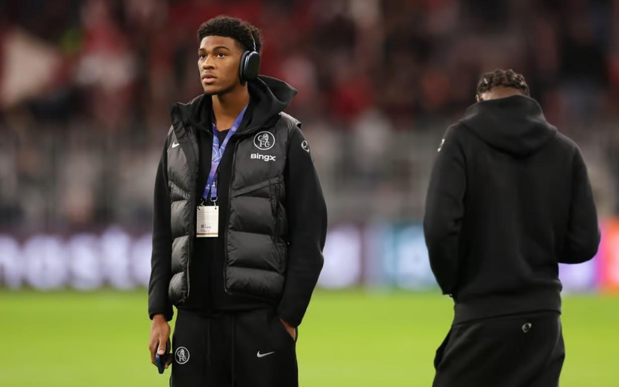 晚旗报：切尔西年轻后卫阿昌庞是因流感缺席了球队英联杯比赛