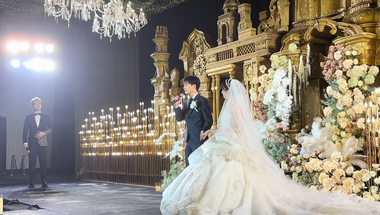 LangX女友Suki分享H4cker婚礼现场照片：新婚快乐，一定要好好的