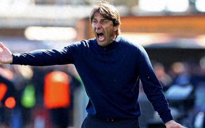 孔蒂暴怒冲场欲与对方球员动手，安保紧急介入