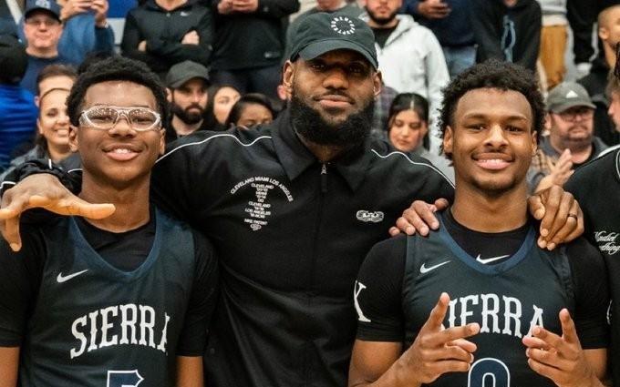 美媒：詹姆斯想与小儿子同台，除非下赛季夺冠否则他不会退役