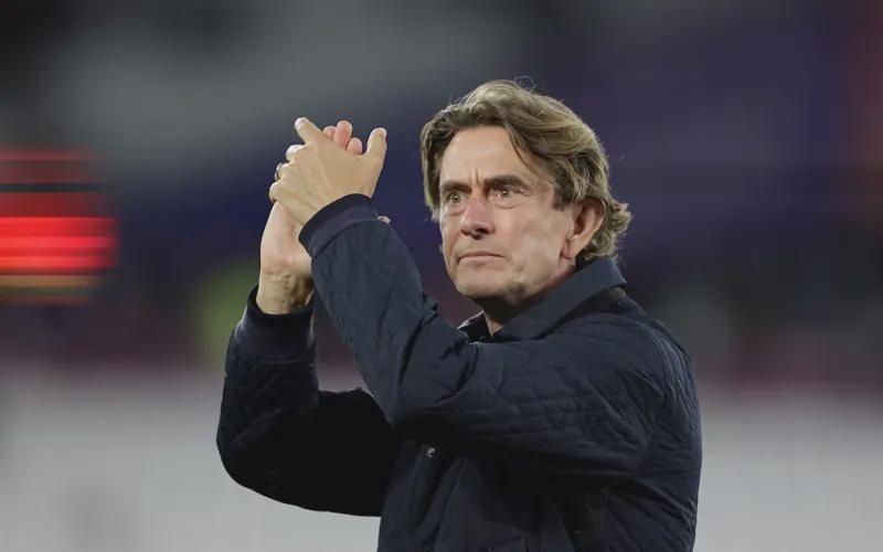 弗兰克：本场比赛我们占据主导，西蒙斯表现出色且充满潜力