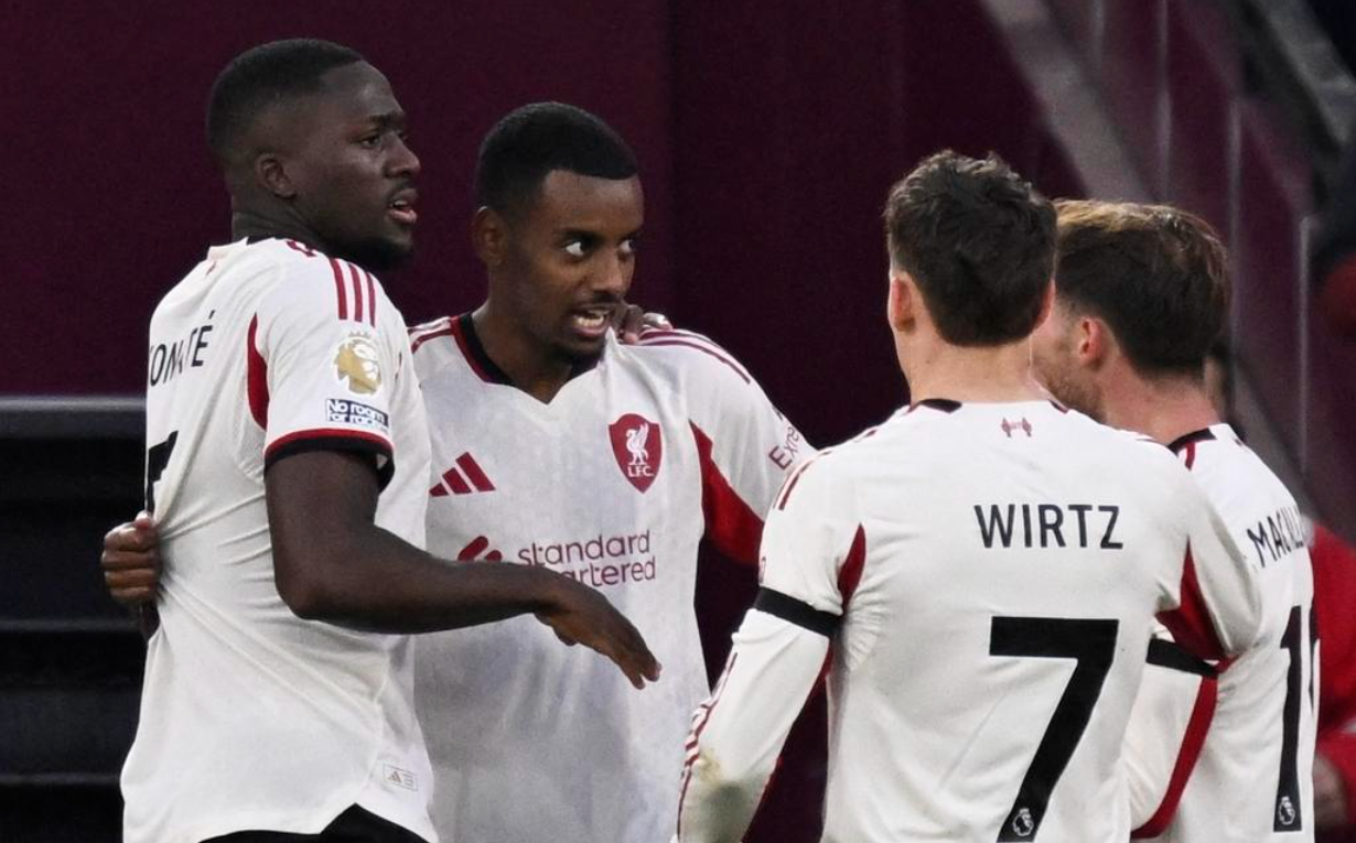 斯洛特太狠了，大胆弃用萨拉赫，1.4亿锋霸破门，利物浦终结3连败