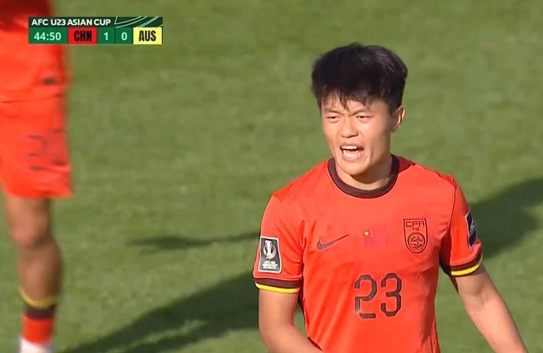 20岁中超顶薪杨希跟周定洋貌似一个剧本深圳不怕更衣室炸了