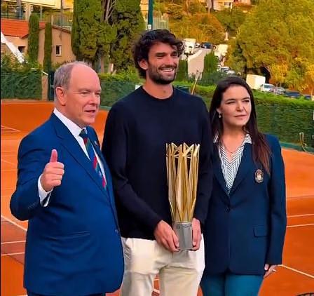 瓦大师一步登天，丰塞卡又输球，姆博科