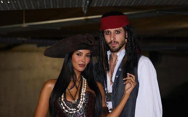 曼城举办恐怖主题万圣节派对，自嘲上