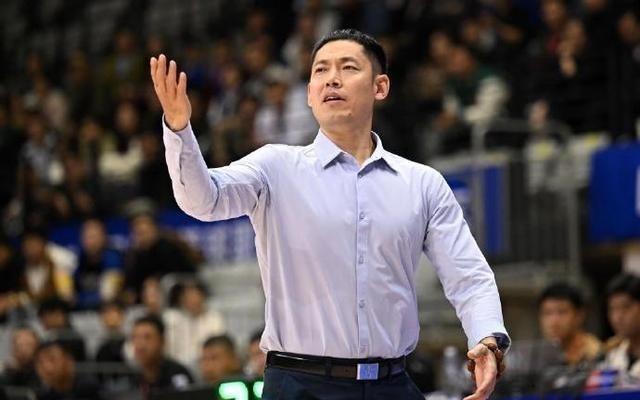 CBA俱乐部杯B组北控男篮98比96险胜南京队里勒41分