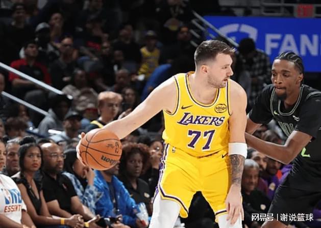 湖人溃败鱼腩送福利，东契奇心态崩两先发变铁匠，一数据遭完败