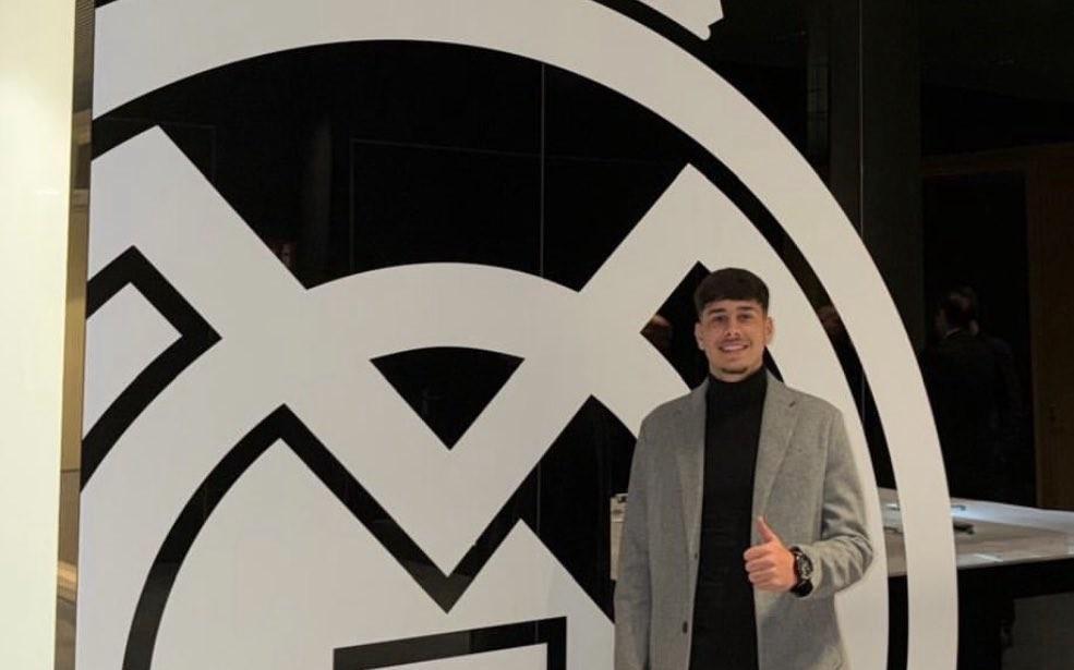 球员自宣，塞维利亚小将亚历克西斯西里亚已经与皇马签约