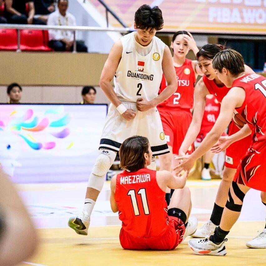 秀肌肉的凶狠小杨