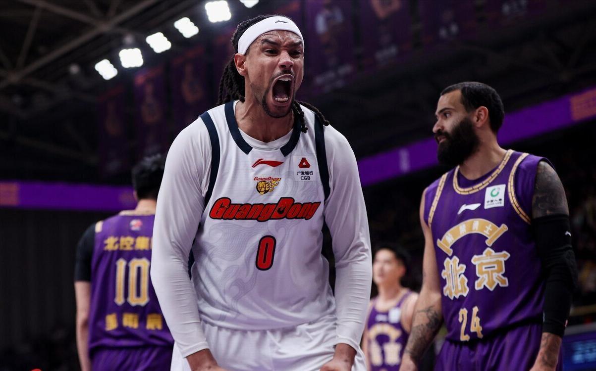 50秒离谱时刻！杜锋弟子两次犯错，张庆鹏用错后卫，广东险胜北控