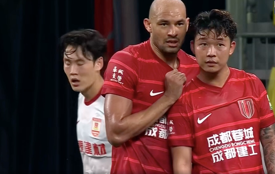 10！中超榜首90分钟易主争冠豪门7轮6胜登顶核心国脚破门+伤退