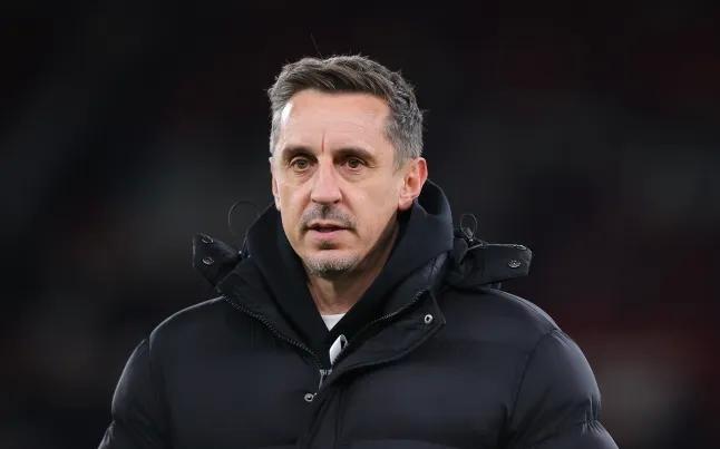 内维尔：卢克肖在场上“散步”，他的表现真的让我很恼火