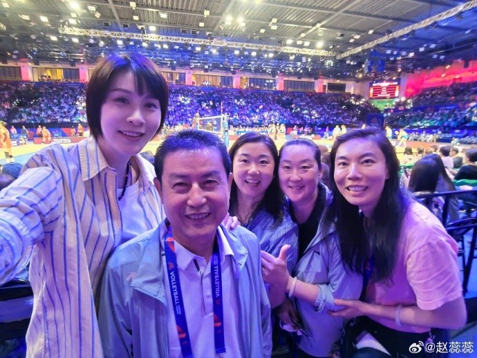 黄金一代！赵蕊蕊晒与陈忠和、冯坤等人合照，雅典奥运会曾夺冠