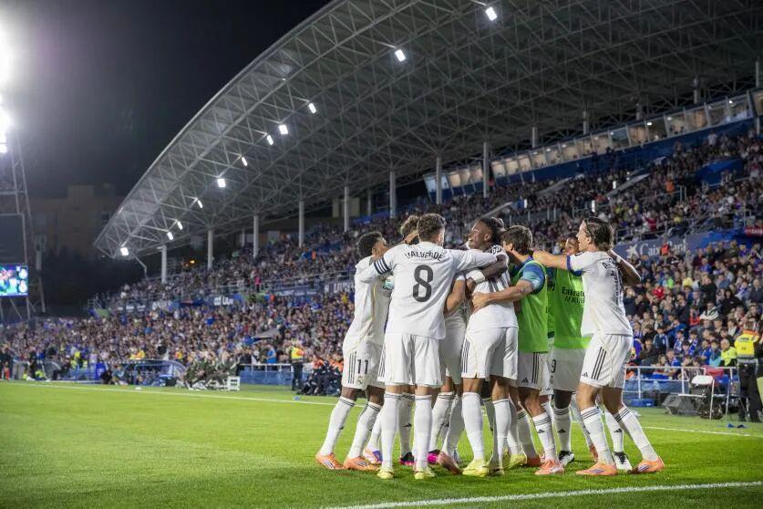 正式超越梅西！世界第1，皇马巨星狂轰395球+本世纪第1人