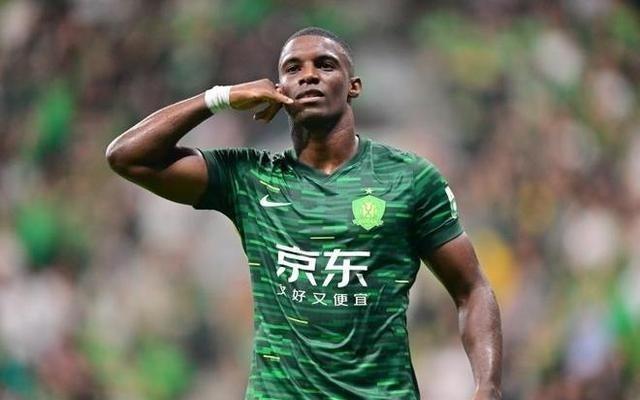 2025赛季国内职业联赛颁奖拉莫斯当