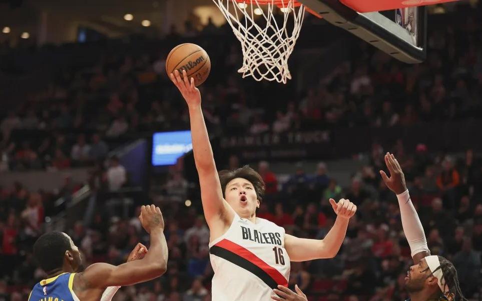 再战勇士，杨瀚森进步了！但是还不够！他的优缺点都很明显！