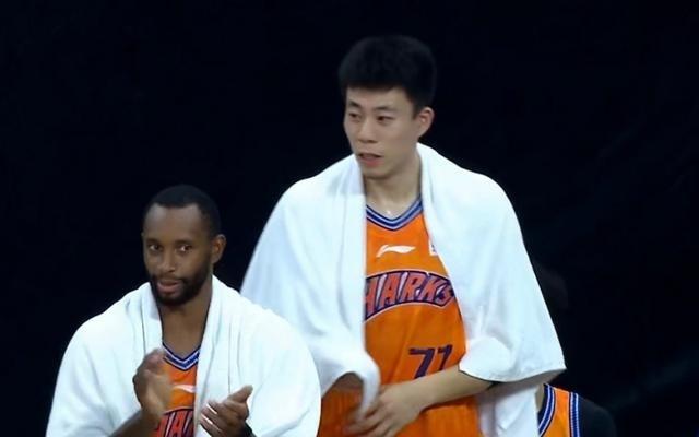 CBA版詹韦连线！弗格回应张镇麟趣味P图：“与我的兄弟重聚”