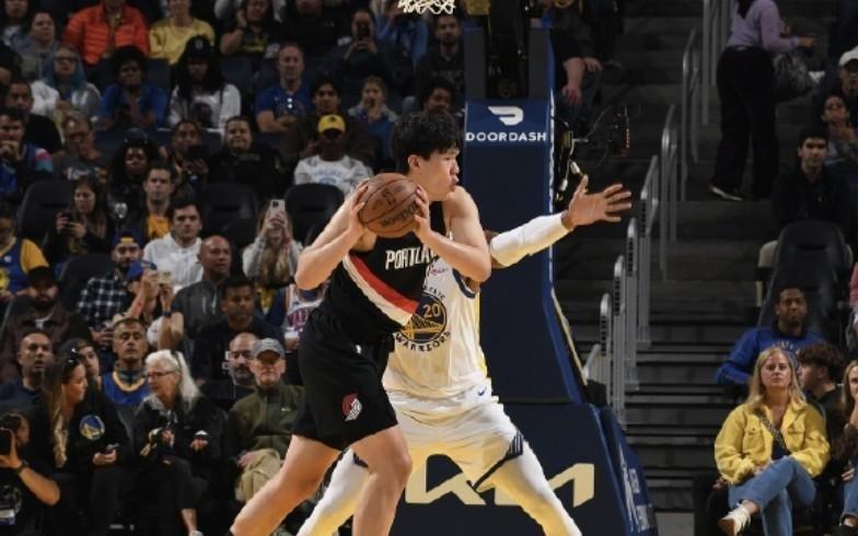 杨瀚森：对抗和节奏还要适应，在场上看到库里感觉有点不真实