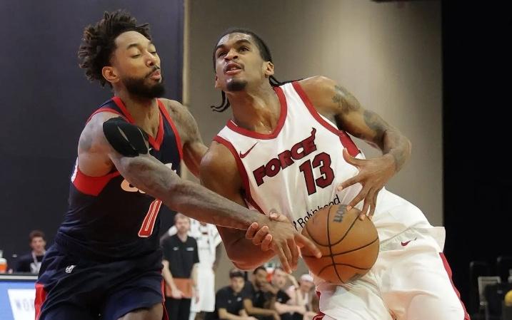 防守也有了明显的提升，前火箭首轮秀在热火二队的表现相当不错