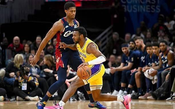 神奇！布朗尼竟然成为了湖人惨败骑士的比赛中表现最好的球员