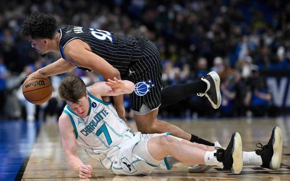 大爆冷！黄蜂8人上双27分大胜魔术三球16+6+7班凯罗23分