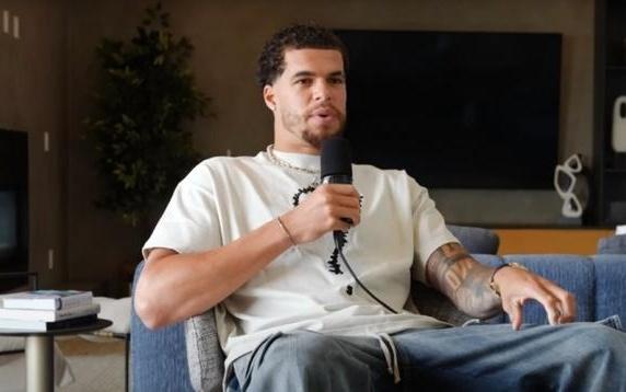 小波特：很多NBA球员成名后就迷失自我但我有家教就不会这样