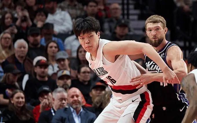 征服NBA！杨瀚森单节14分无敌，约基奇也得服，5犯规要注意