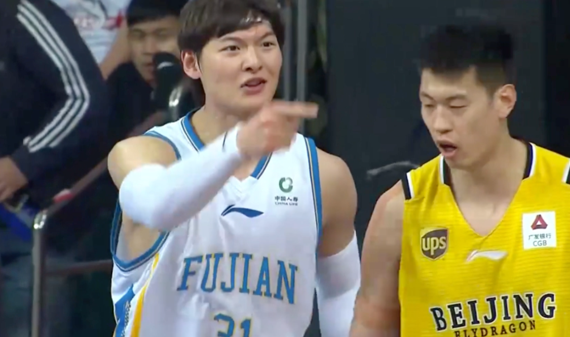 躺平有理王哲林自嘲除身高一无是处，球迷：没天赋灰熊会选你