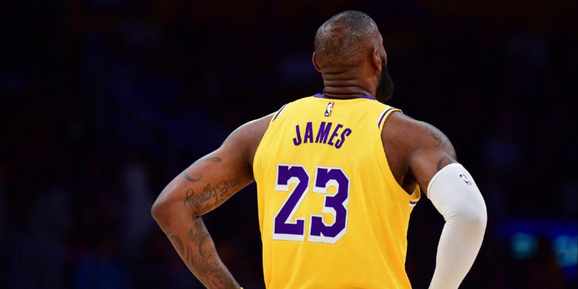 詹姆斯：成为历史的一部分感觉很酷！我不需要担心合同！