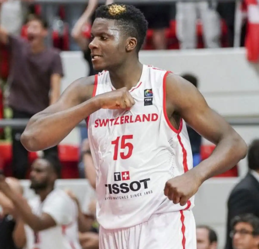 从25投0中的水货，到17+13的NBA一流中锋，如今他要帮助火箭夺冠