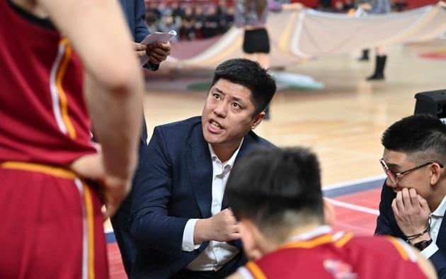 CBA最新消息！西蒙加盟山西男篮，上海接触德尔福，吉伦沃特签约