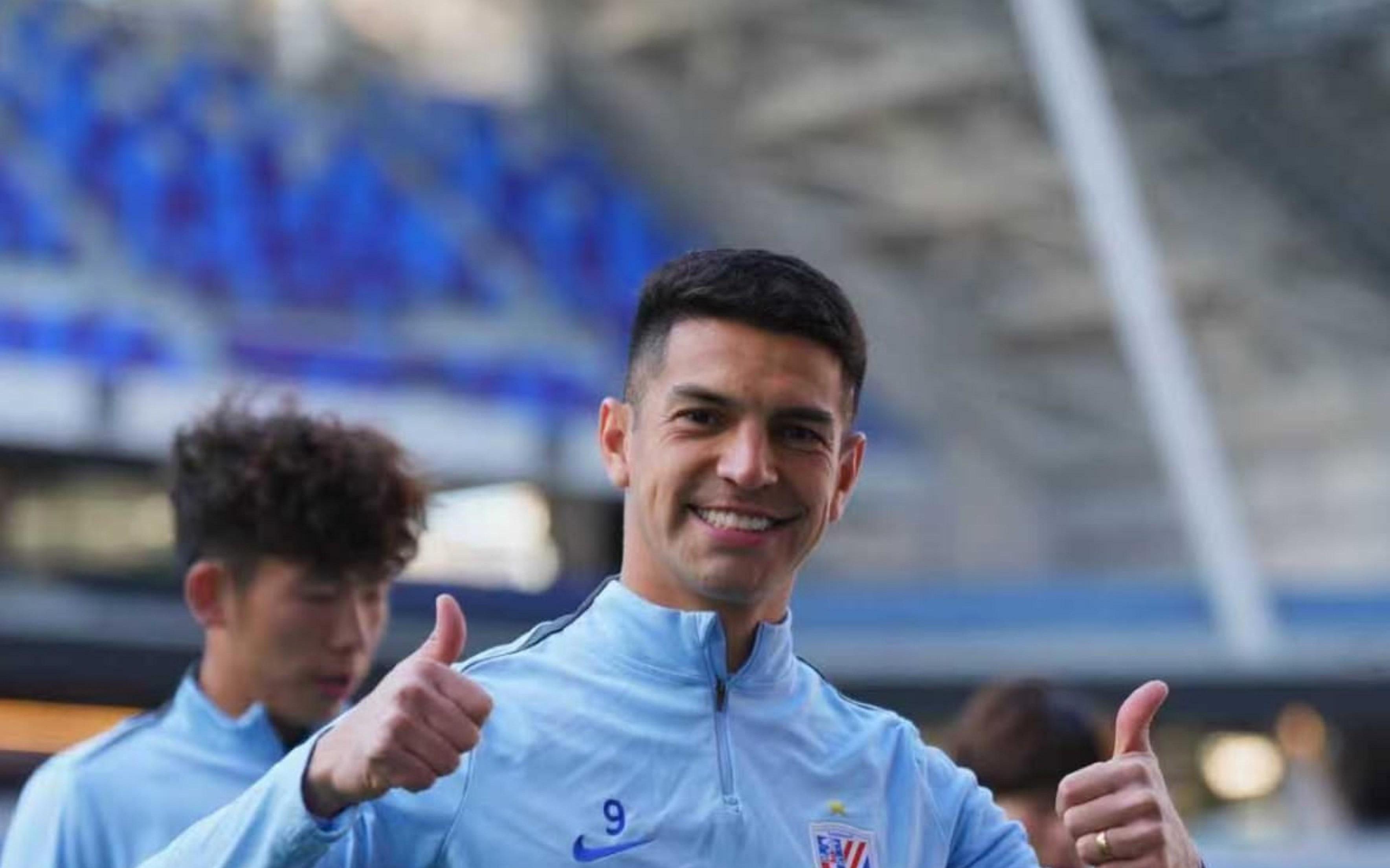 战广岛三箭前路易斯晒照：最后一舞球员与申花合同月底到期