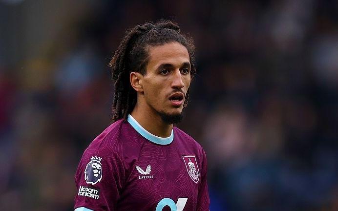 BBC：伯恩利中场汉尼拔比赛中向利兹联球迷吐口水被英足总调查