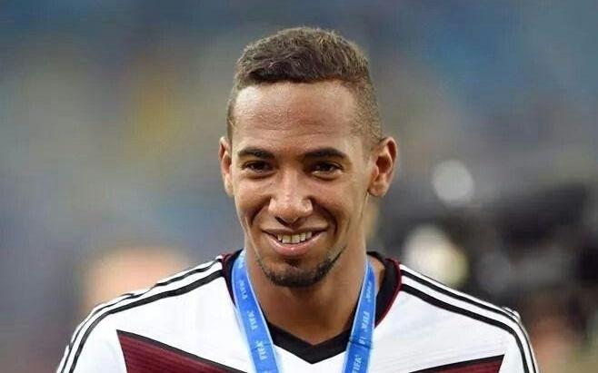 博阿滕生涯687场17球42助，赢得世界杯、欧冠等共21座冠军